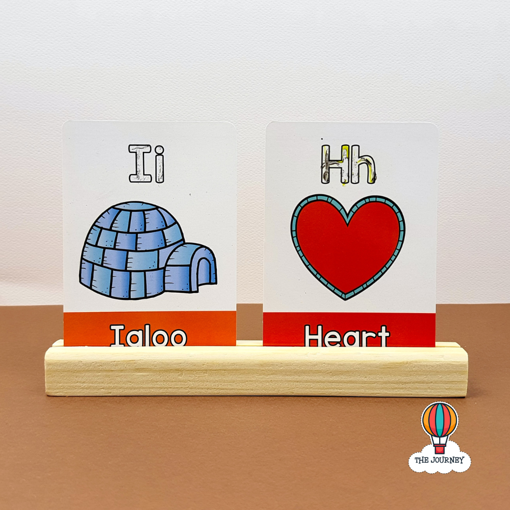 حامل بطاقات خشبي كبير