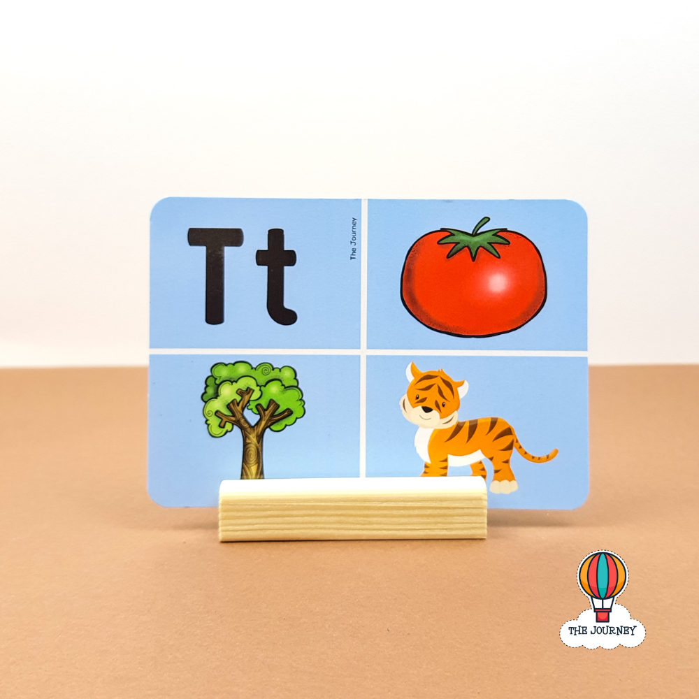 حامل بطاقات خشبي صغير