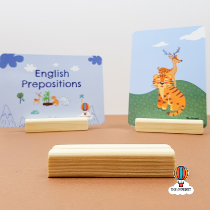 حامل بطاقات خشبي صغير