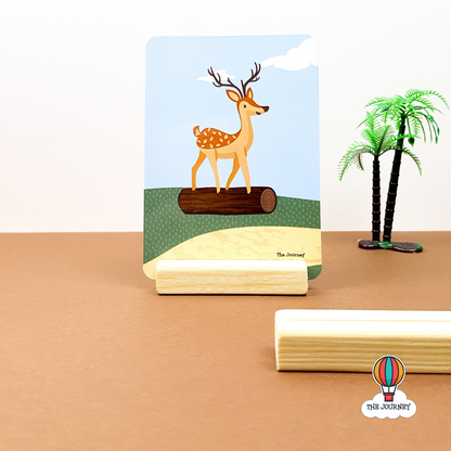 حامل بطاقات خشبي صغير